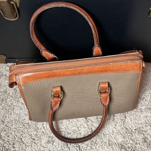 Vintage Biscotti Shortbread Dooney and Bourke AWL Shoulder bag - Picture 5 of 13